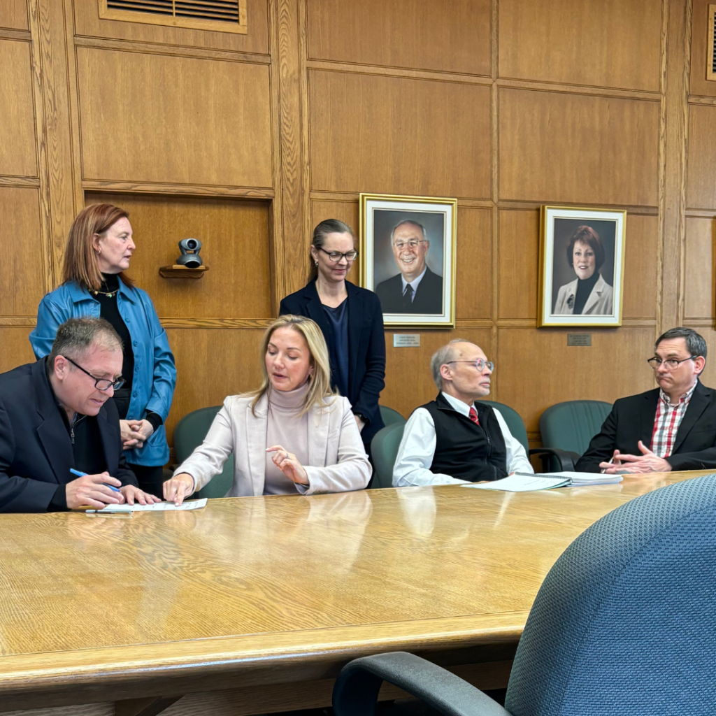 Yesterday the Lecturers' Union of Memorial University (LUMUN) and Memorial University's administration signed a new collective agreement for lecturers (images below).