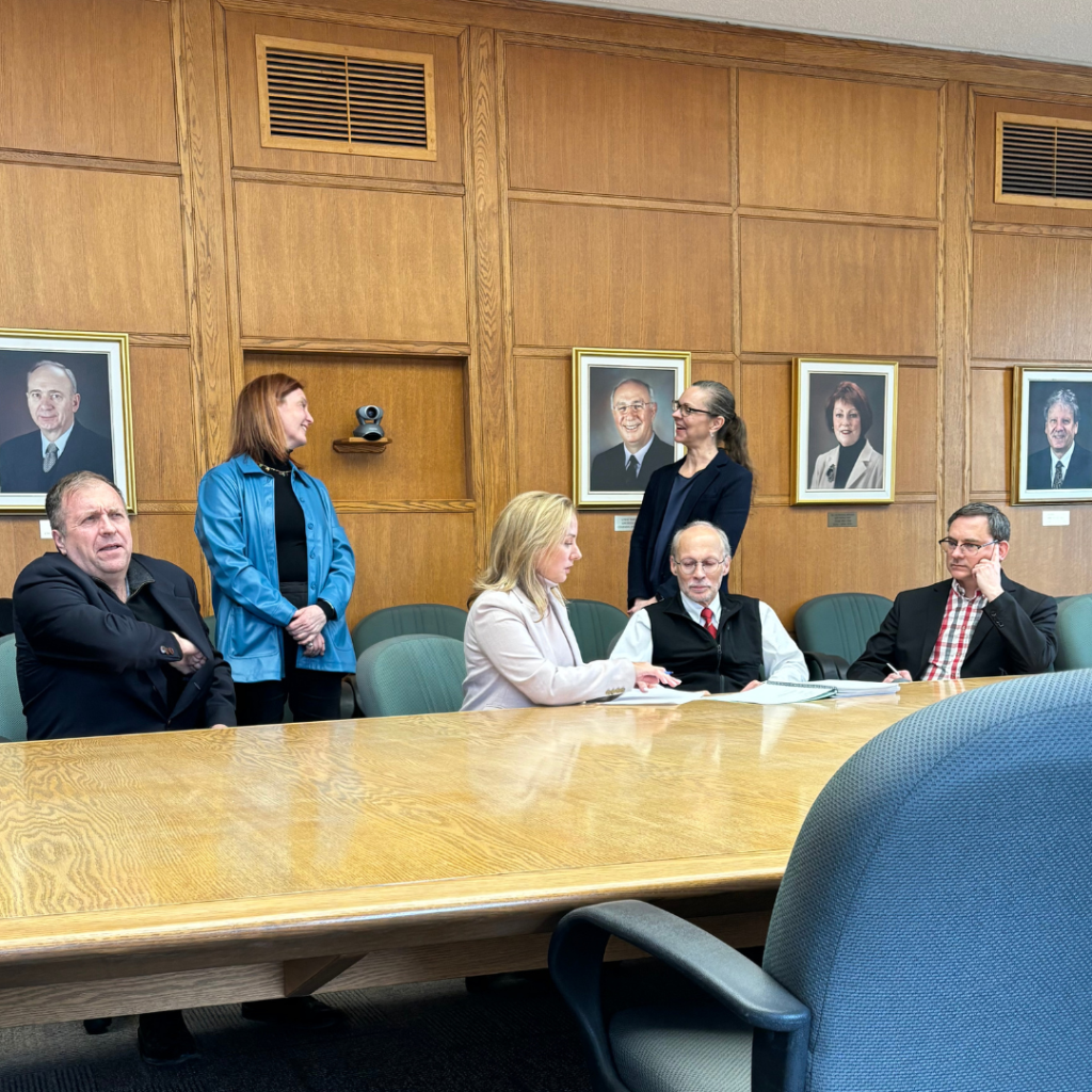 Yesterday the Lecturers' Union of Memorial University (LUMUN) and Memorial University's administration signed a new collective agreement for lecturers (images below).